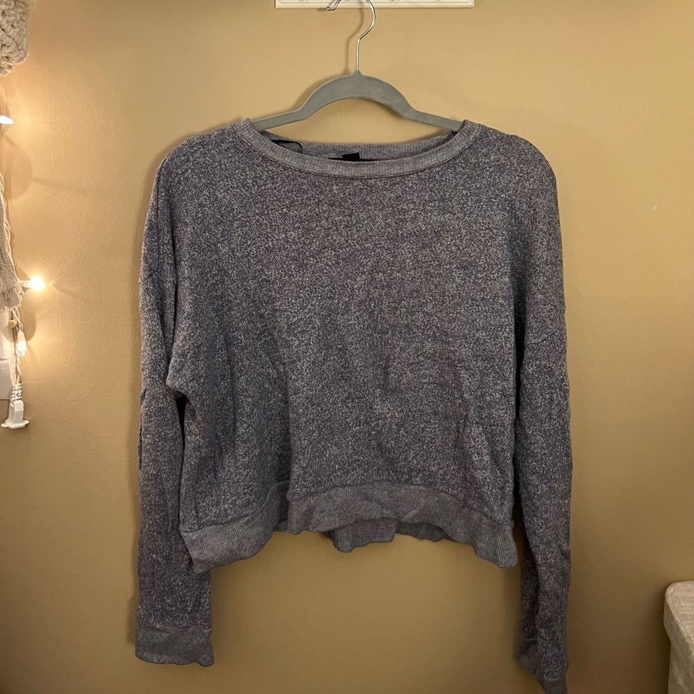 Forever 21 cropped long sleeve pullover sweatshirt
